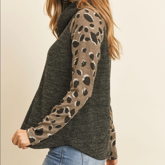 Cowl Neck Leopard Print Sleeve Top - Picture 6 of 7
